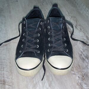 (Bin 32) 	 UGG Australia , classic black canvas sneakers, Size 9